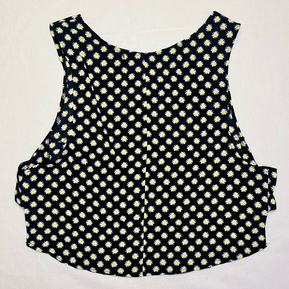 REFORMATION Daisy Patterned Crop Top! - Picture 3 of 9